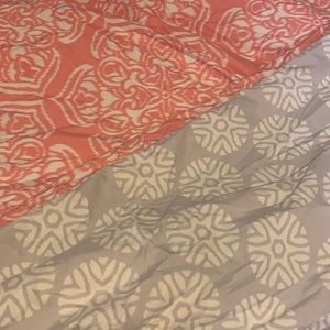 Peach and gray reversible queen size comforter with 2- pillow shams